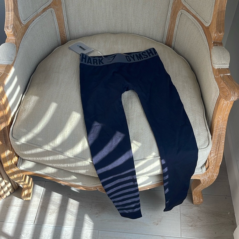 Gym shark leggings new